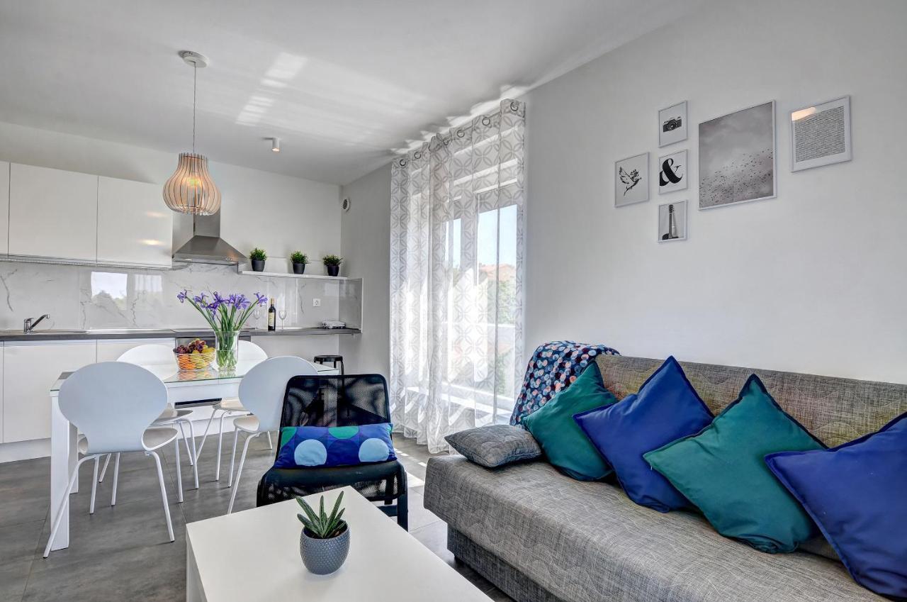 Apartment Log In Stinjan ภายนอก รูปภาพ
