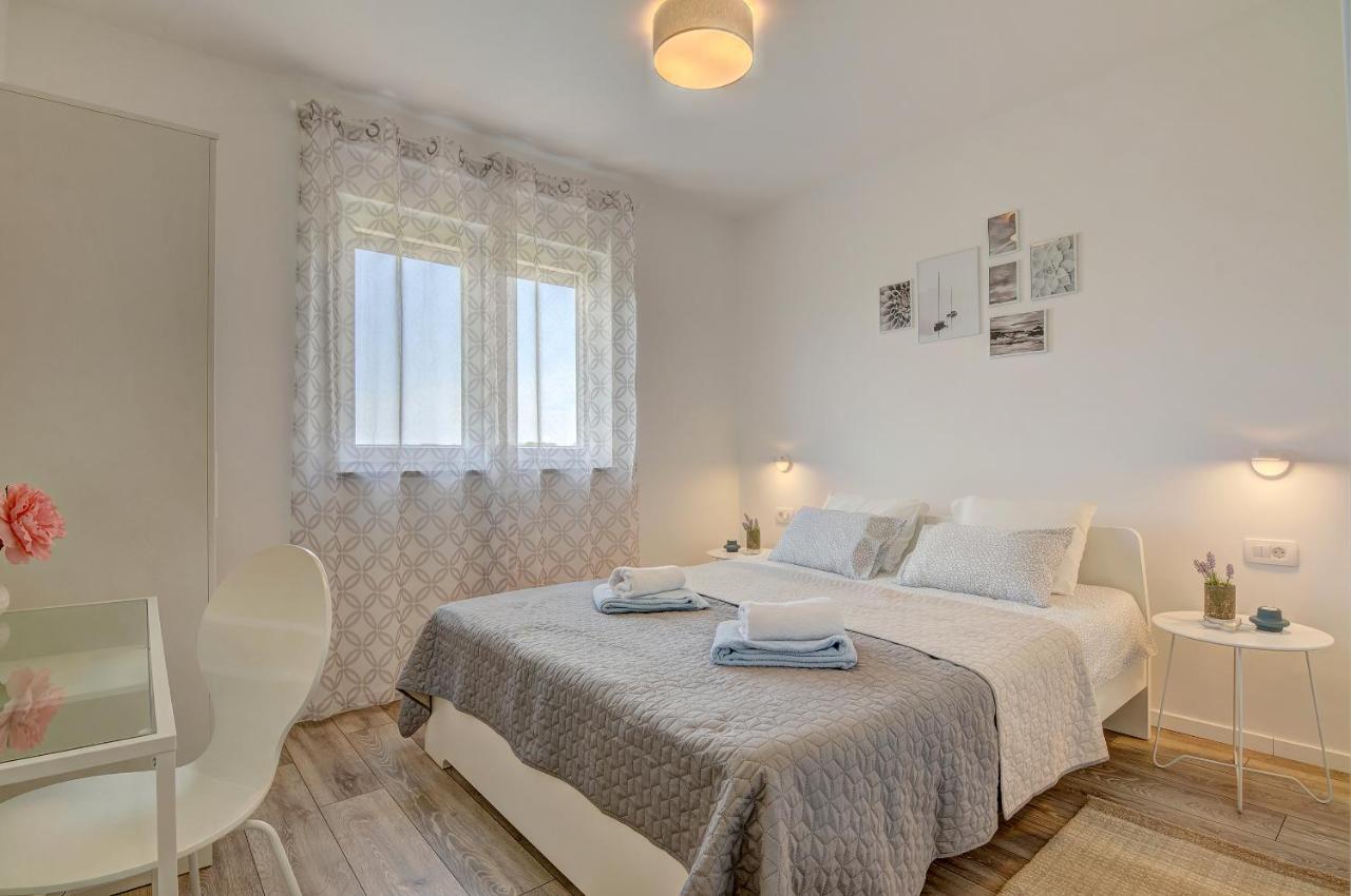 Apartment Log In Stinjan ภายนอก รูปภาพ