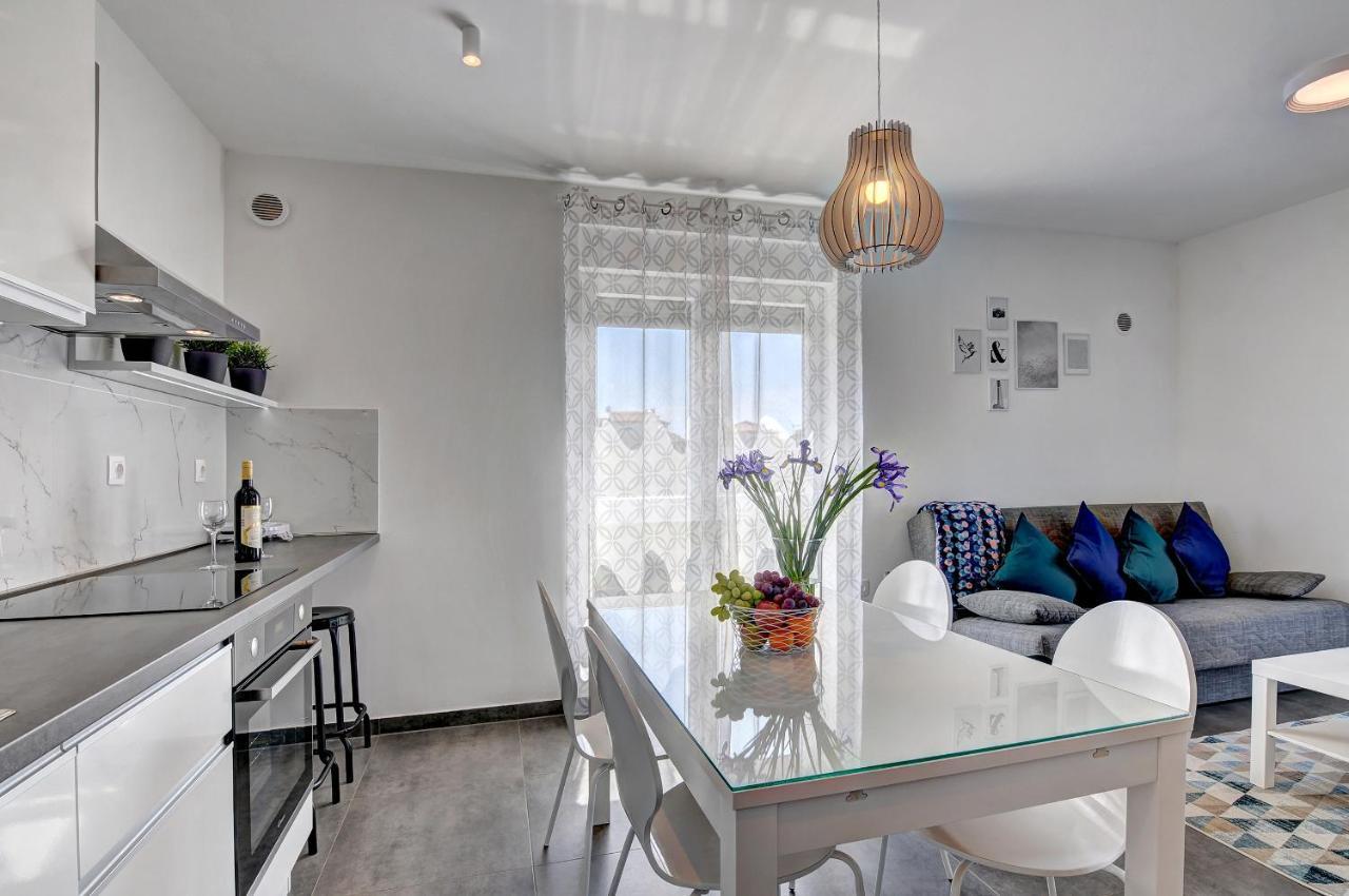 Apartment Log In Stinjan ภายนอก รูปภาพ
