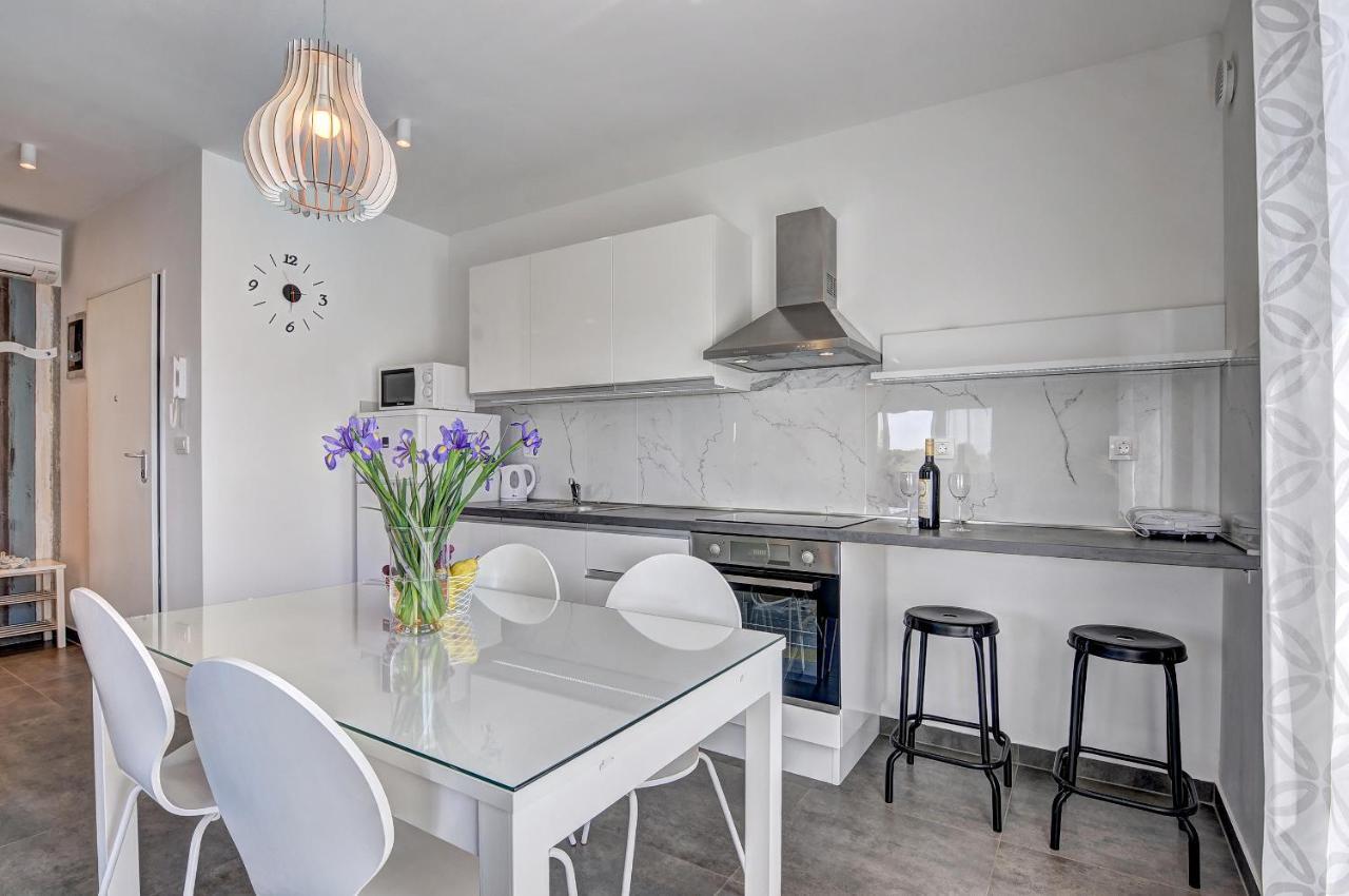 Apartment Log In Stinjan ภายนอก รูปภาพ